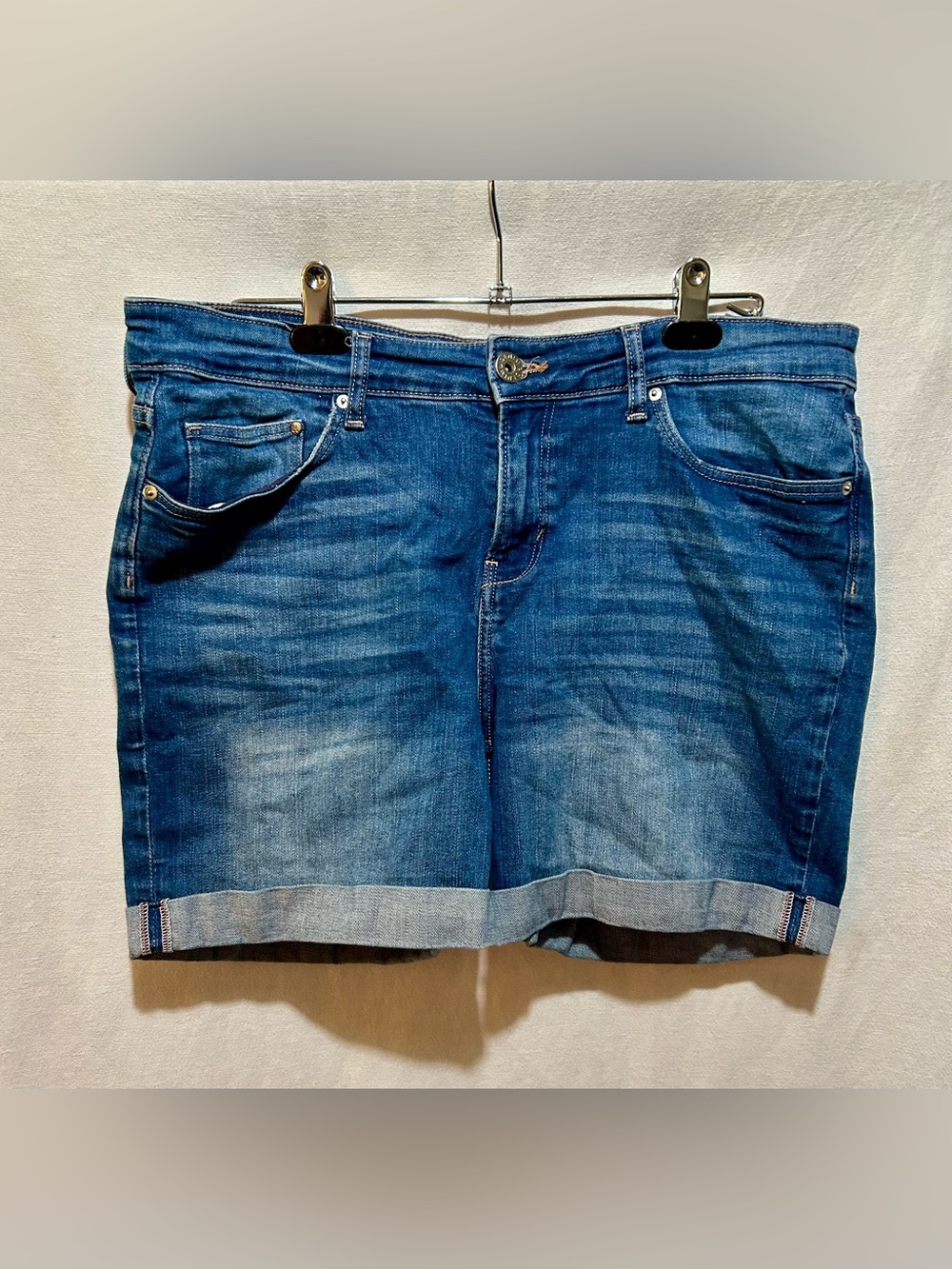 H&M Plus Size Denim Bermuda Shorts Size 18 Cuffed Regular Waist Jorts Jeans